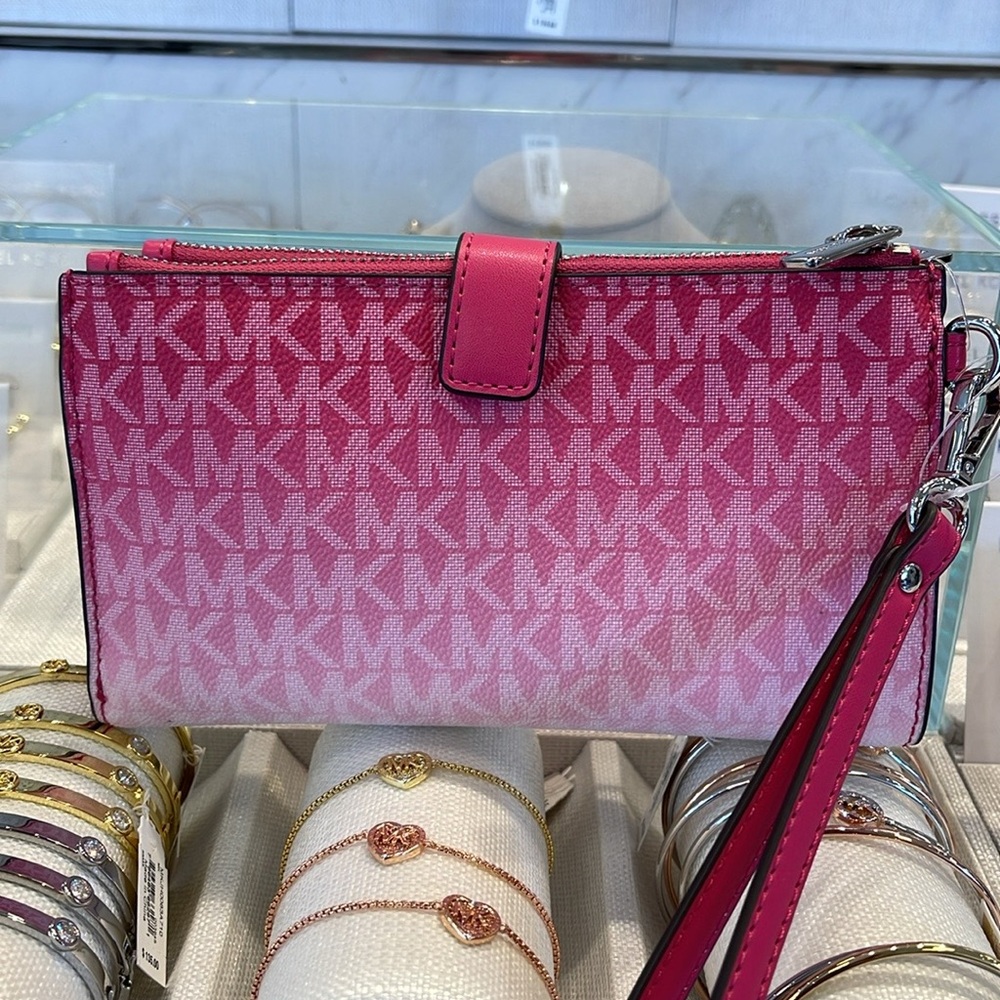 MICHAEL KORS
Jet Set Large Logo Signature Double-Zip Wristlet-Wallet-Phone Case - Picture 10 of 16